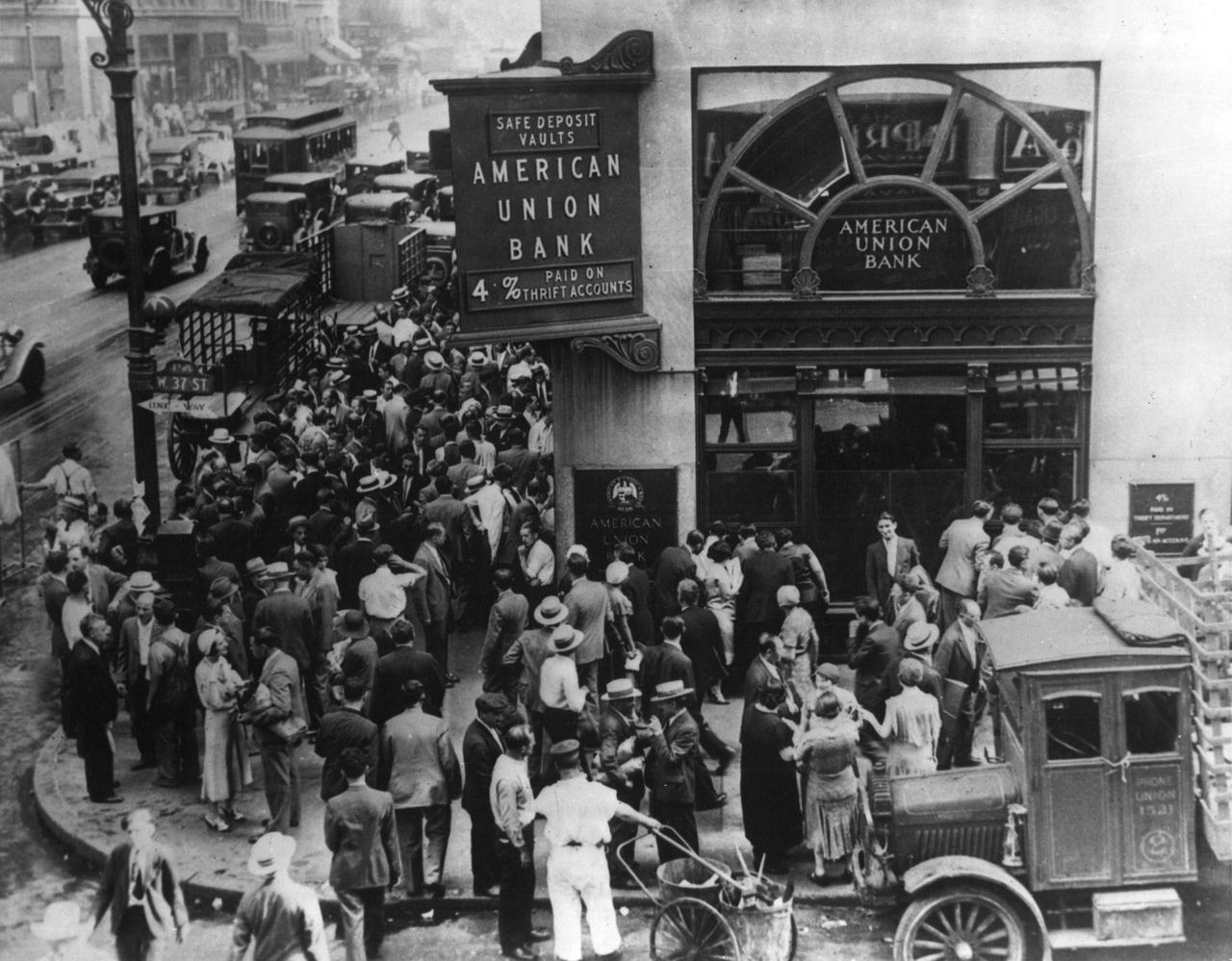 A crowd outside the American Union Bank in New York during a run on the bank in the early 1930s