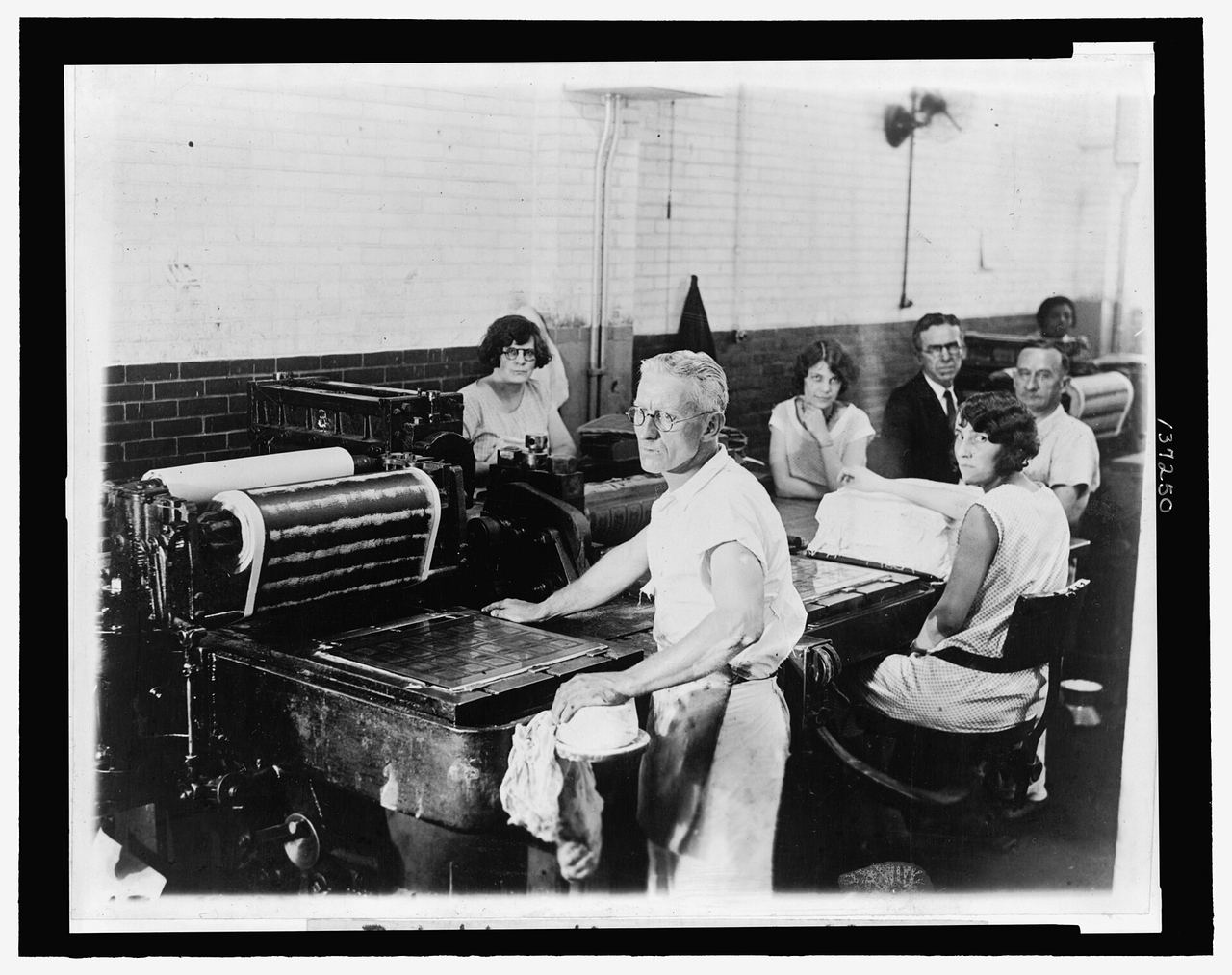 Printing the new small-size dollar notes at the Bureau of Engraving and Printing, 1929